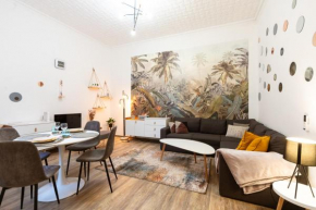 Luxury City Center apartment next to New York Cafe